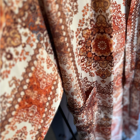 Molly Green silk like kimono size small in orange - Picture 3 of 6